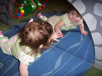 20090327_babyinthemirror.jpg