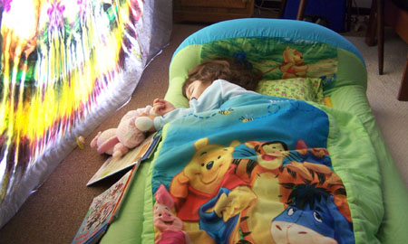 20061216_toddler_bed.jpg